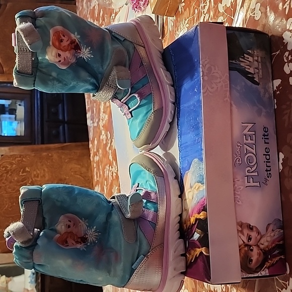 Girls size 9M sneaker boot Disney Frozen - Picture 3 of 11